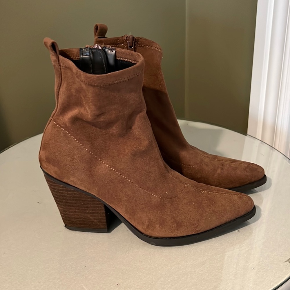 Ankle boot NEW without tag size 8 heel 3”